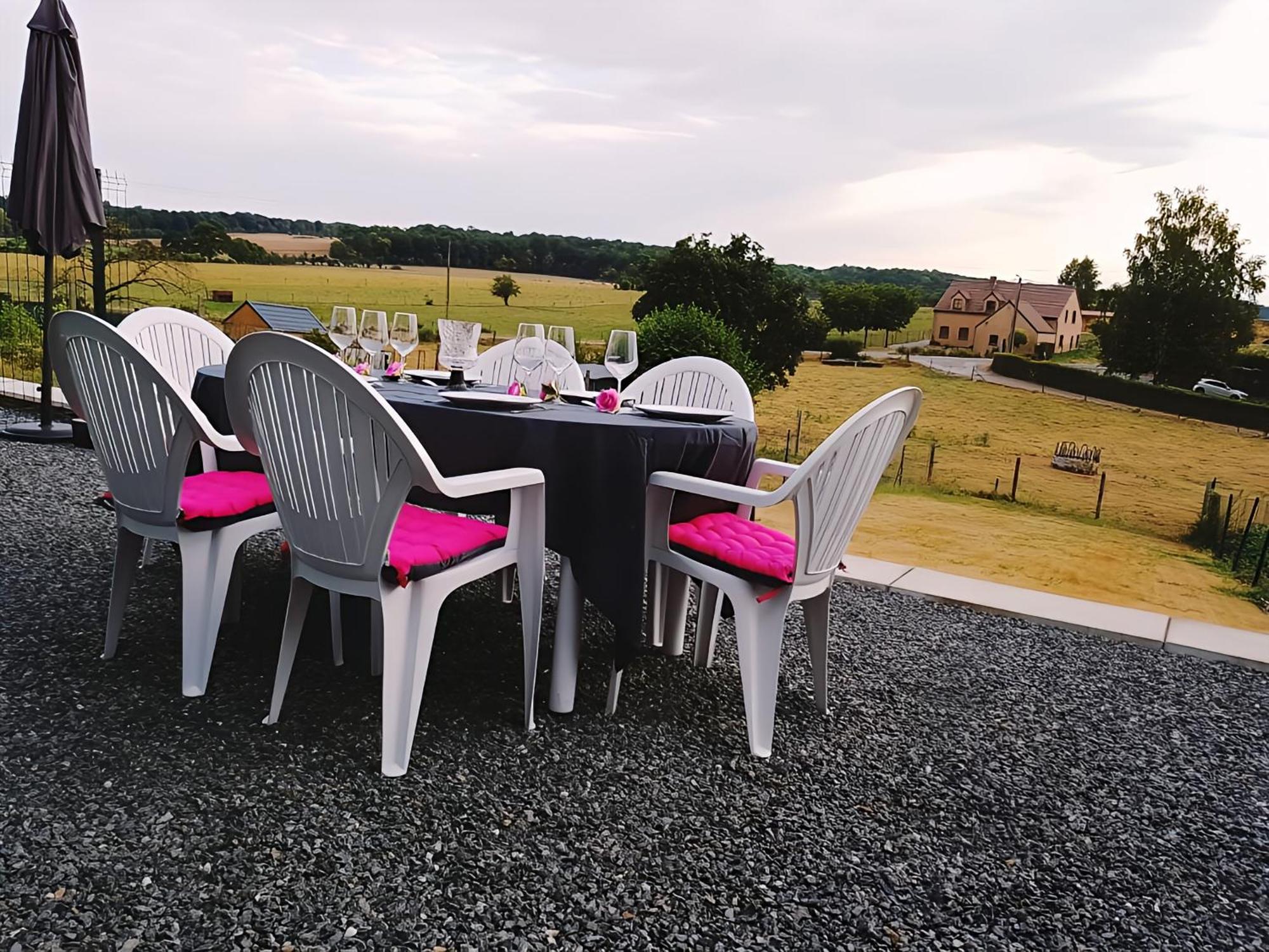Au Chant Des Roches - Parking - Wifi - Terrasse - Chambres Familiales - Cerfontaine Bagian luar foto