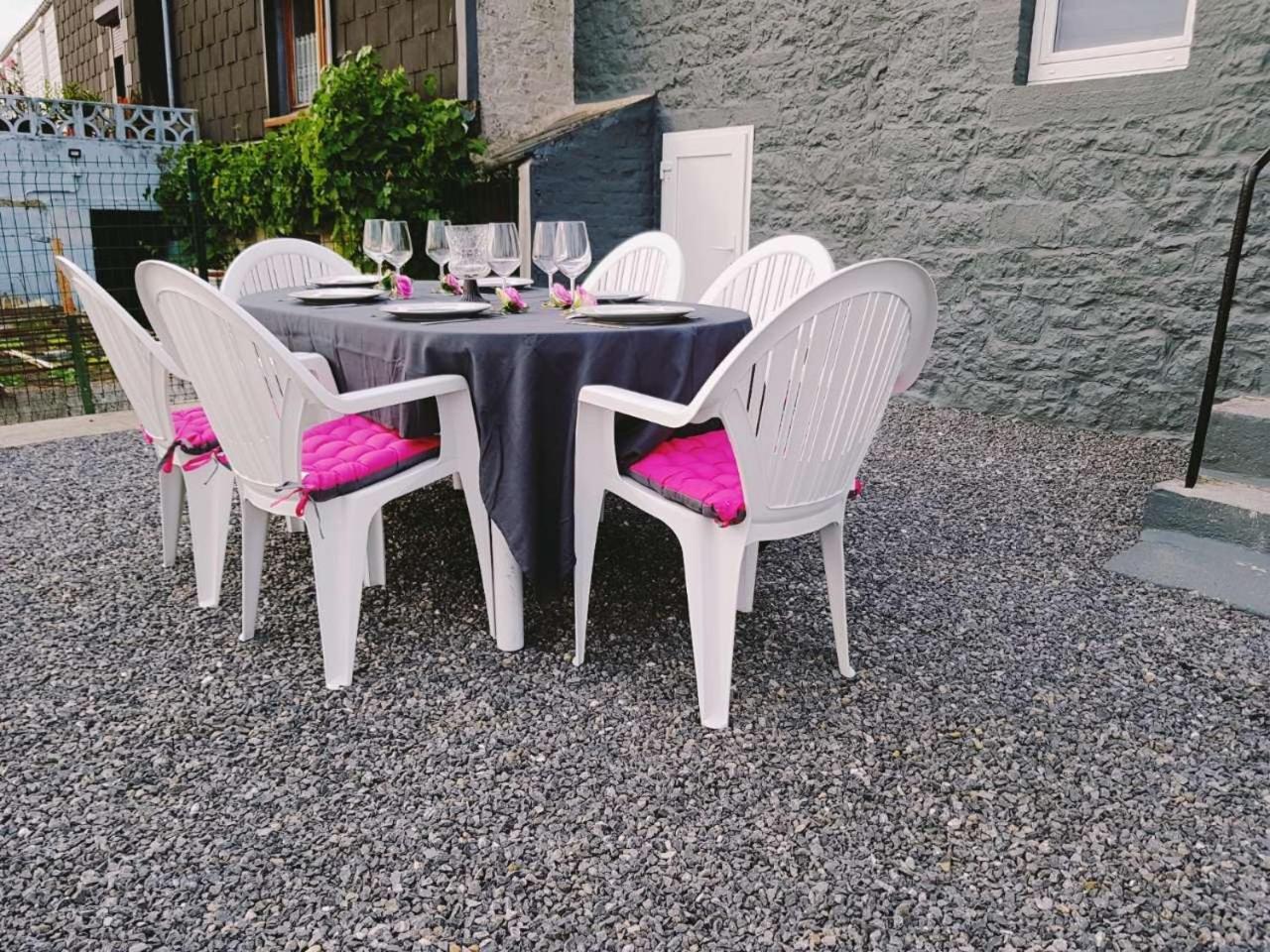 Au Chant Des Roches - Parking - Wifi - Terrasse - Chambres Familiales - Cerfontaine Bagian luar foto